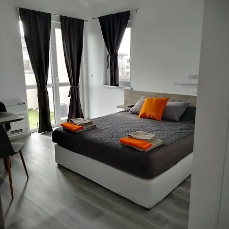 Guest house July's *