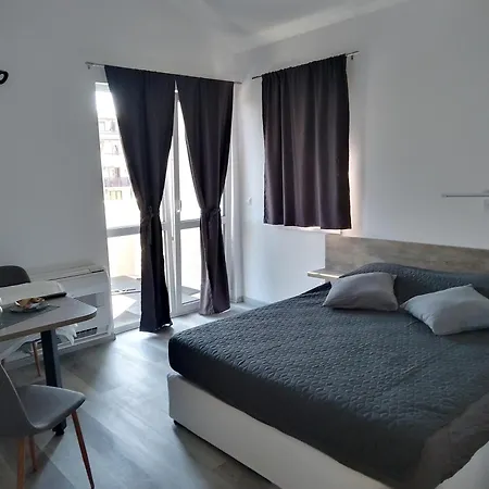 July's Gasthuis Primorsko